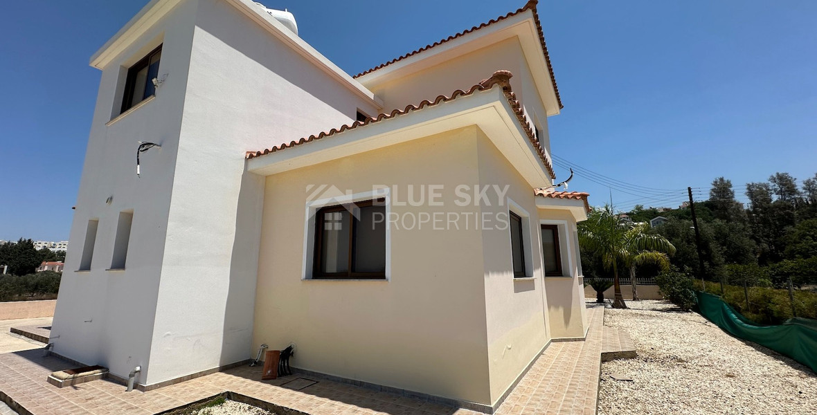 Elegant Four-Bedroom Villa on Large Plot in Lower Chloraka