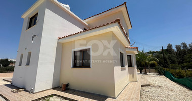 Elegant Four-Bedroom Villa on Large Plot in Lower Chloraka