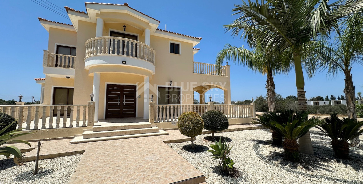 Elegant Four-Bedroom Villa on Large Plot in Lower Chloraka