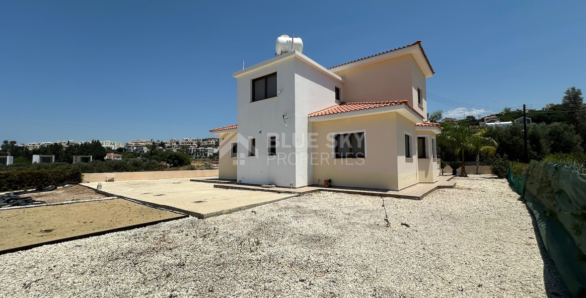 Elegant Four-Bedroom Villa on Large Plot in Lower Chloraka