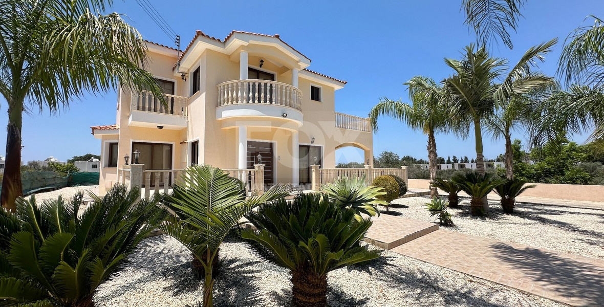 Elegant Four-Bedroom Villa on Large Plot in Lower Chloraka