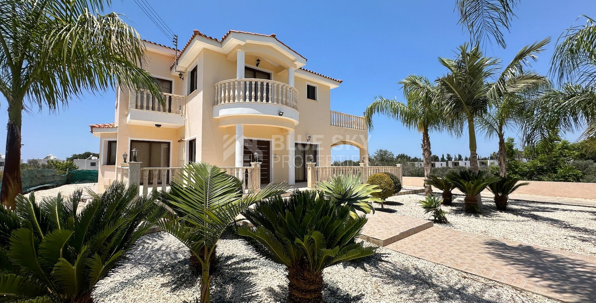 Elegant Four-Bedroom Villa on Large Plot in Lower Chloraka