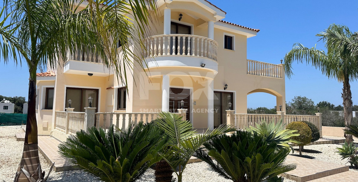 Elegant Four-Bedroom Villa on Large Plot in Lower Chloraka