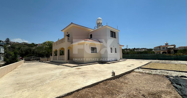 Elegant Four-Bedroom Villa on Large Plot in Lower Chloraka