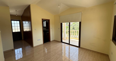 Elegant Four-Bedroom Villa on Large Plot in Lower Chloraka