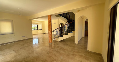 Elegant Four-Bedroom Villa on Large Plot in Lower Chloraka