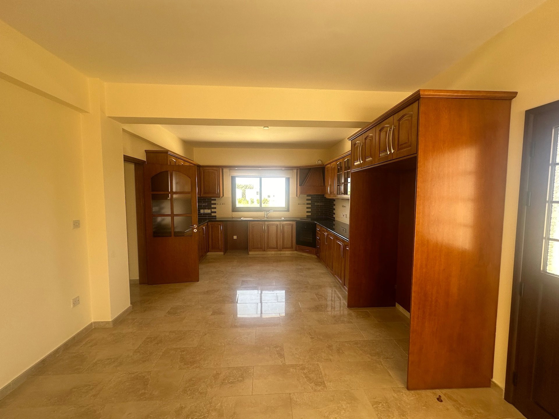 4 bedroom apartment 238 m² Chloraka, Cyprus