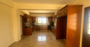 Elegant Four-Bedroom Villa on Large Plot in Lower Chloraka