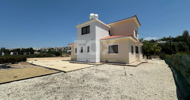 Elegant Four-Bedroom Villa on Large Plot in Lower Chloraka