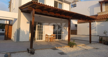 Charming three Bedroom House in Lower Chloraka