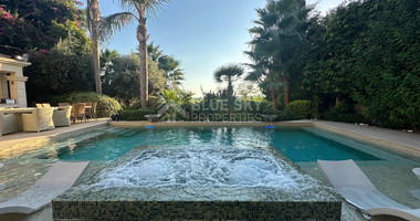 Luxury villa with Tropical gardens, luxury pool & spa.