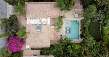 Luxury villa with Tropical gardens, luxury pool & spa.