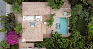 Luxury villa with Tropical gardens, luxury pool & spa.