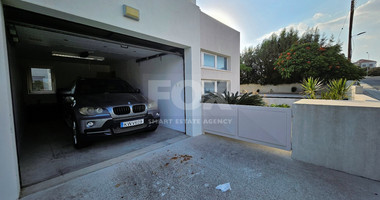 Luxury-Modern Design Three Bedroom Plus Office Detached House