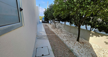Luxury-Modern Design Three Bedroom Plus Office Detached House