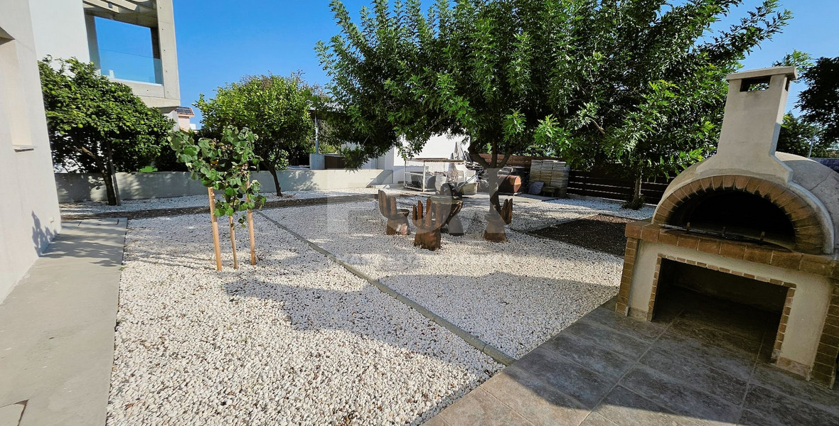 Luxury-Modern Design Three Bedroom Plus Office Detached House