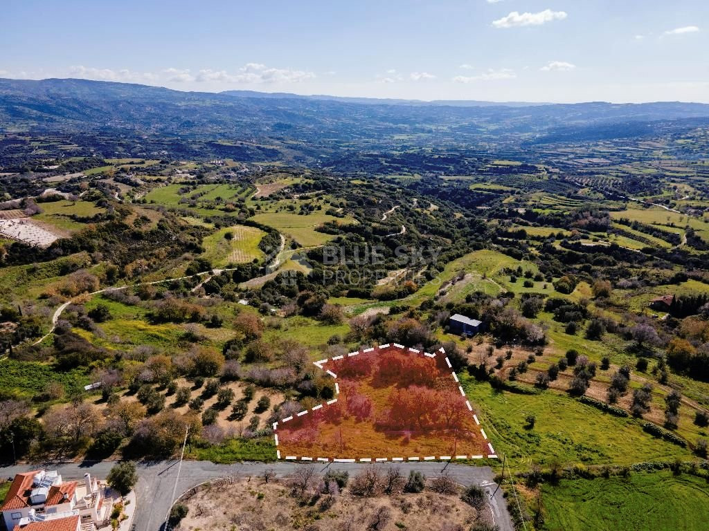 Residential field in Polemi, Paphos