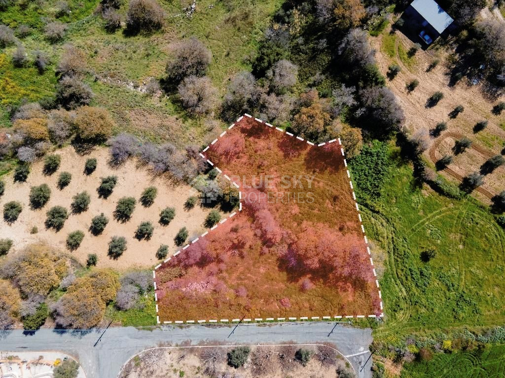 Residential field in Polemi, Paphos