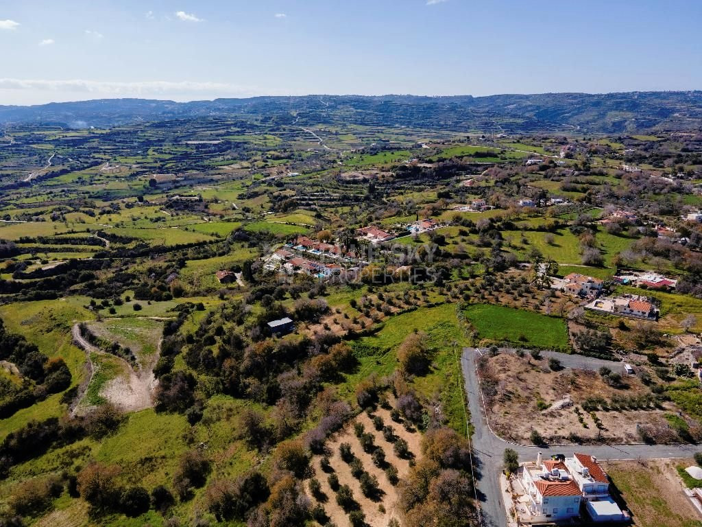 Residential field in Polemi, Paphos