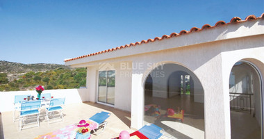 Luxury five bedrooms villa in Melissovounos, Tala