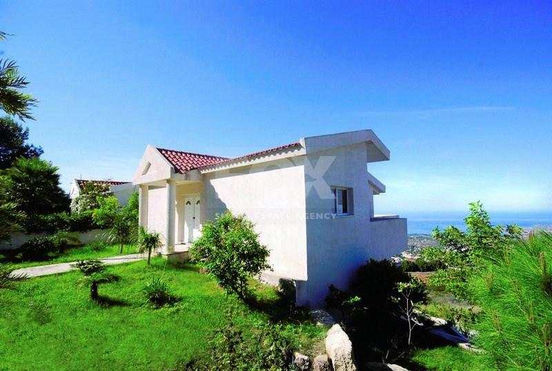 Luxury five bedrooms villa in Melissovounos, Tala