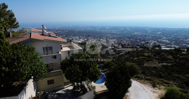 Luxury five bedrooms villa in Melissovounos, Tala