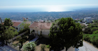 Luxury five bedrooms villa in Melissovounos, Tala