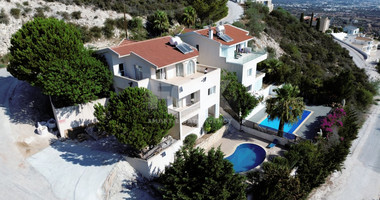 Luxury five bedrooms villa in Melissovounos, Tala