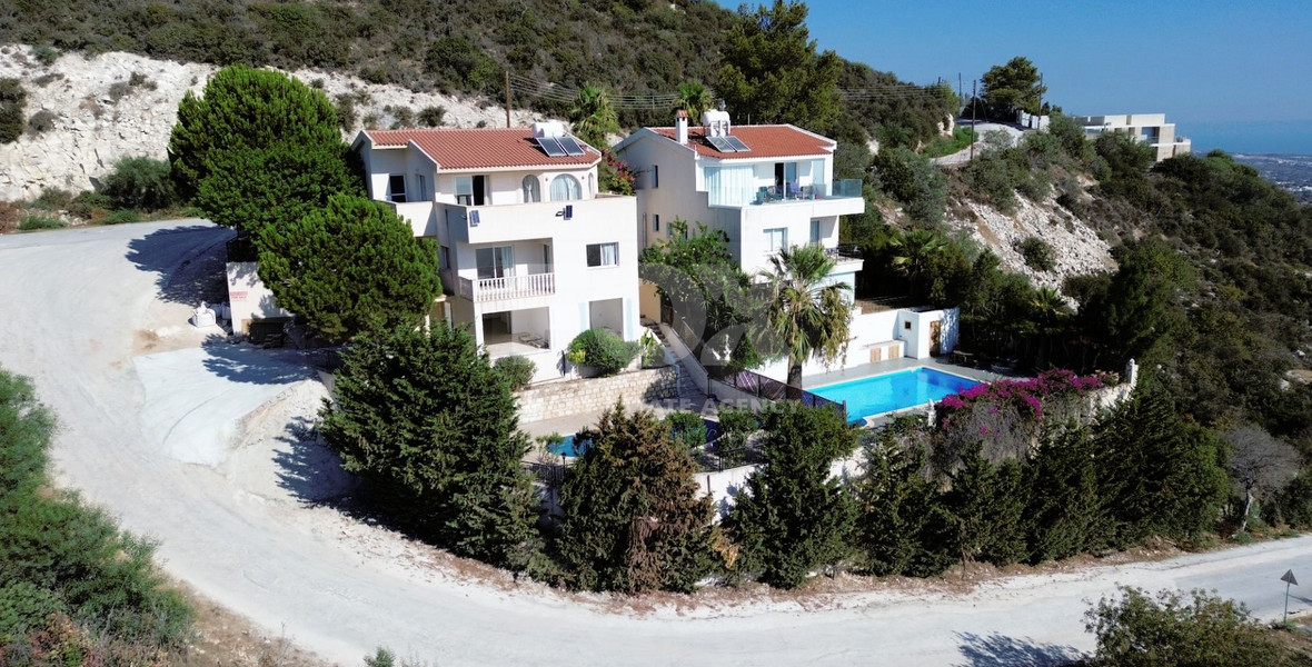 Luxury five bedrooms villa in Melissovounos, Tala