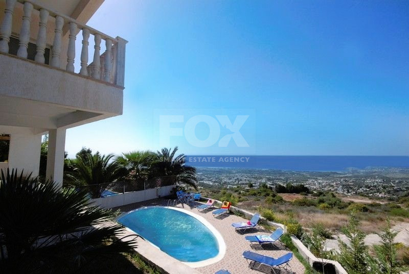 Luxury five bedrooms villa in Melissovounos, Tala