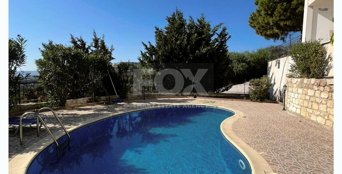 Luxury five bedrooms villa in Melissovounos, Tala