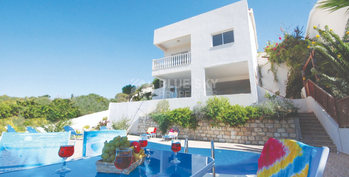 Luxury five bedrooms villa in Melissovounos, Tala