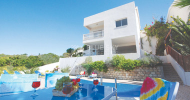 Luxury five bedrooms villa in Melissovounos, Tala