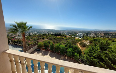 Luxury five bedrooms villa in Melissovounos, Tala