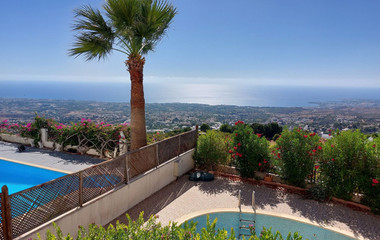 Luxury five bedrooms villa in Melissovounos, Tala