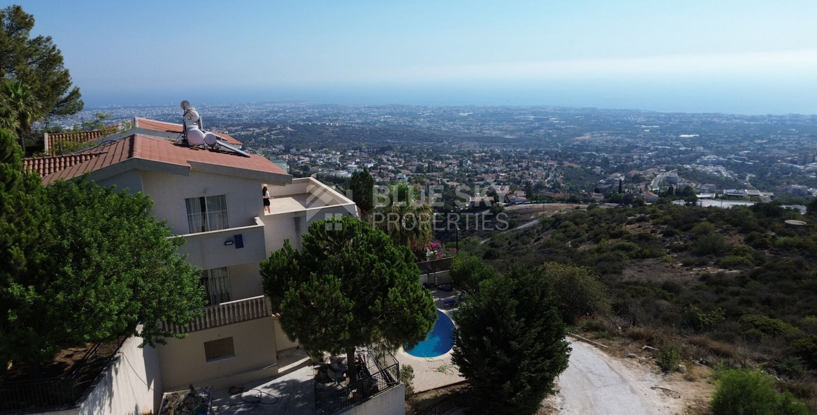 Luxury five bedrooms villa in Melissovounos, Tala