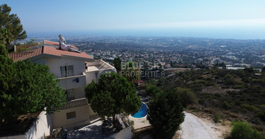 Luxury five bedrooms villa in Melissovounos, Tala