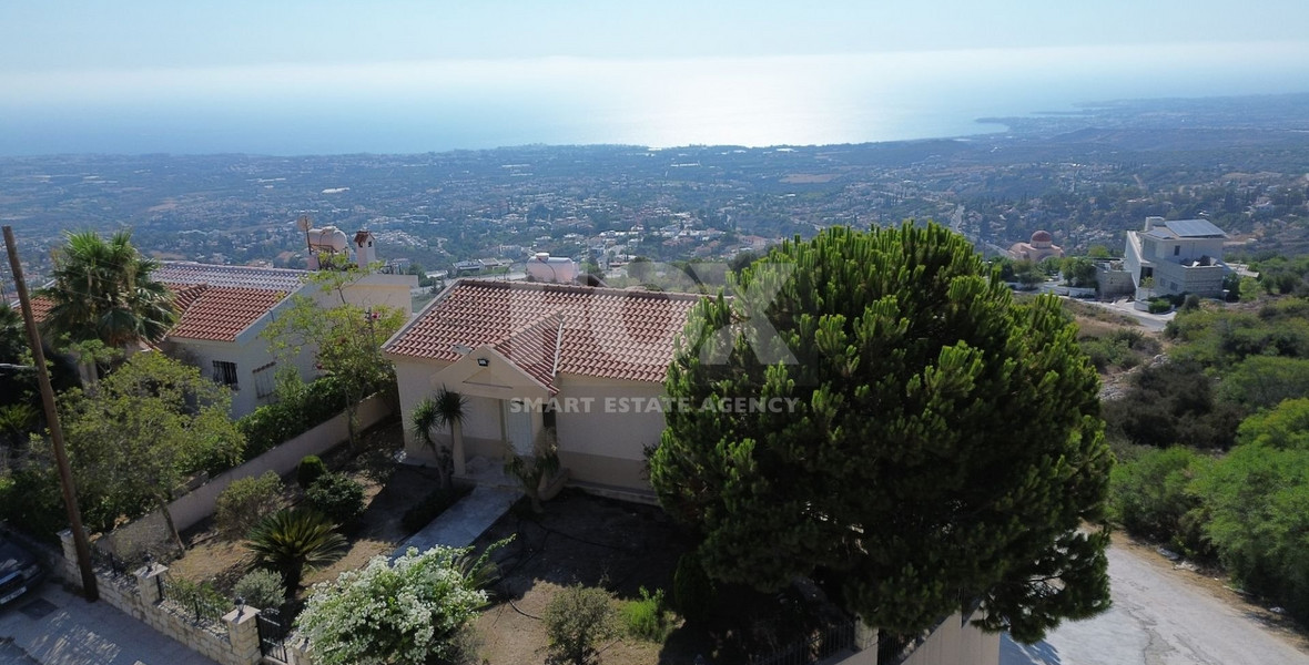 Luxury five bedrooms villa in Melissovounos, Tala