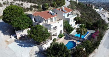 Luxury five bedrooms villa in Melissovounos, Tala