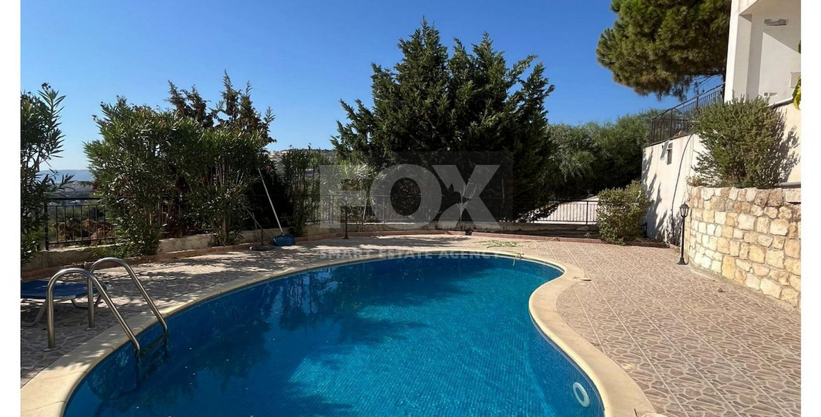 Luxury five bedrooms villa in Melissovounos, Tala