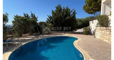 Luxury five bedrooms villa in Melissovounos, Tala