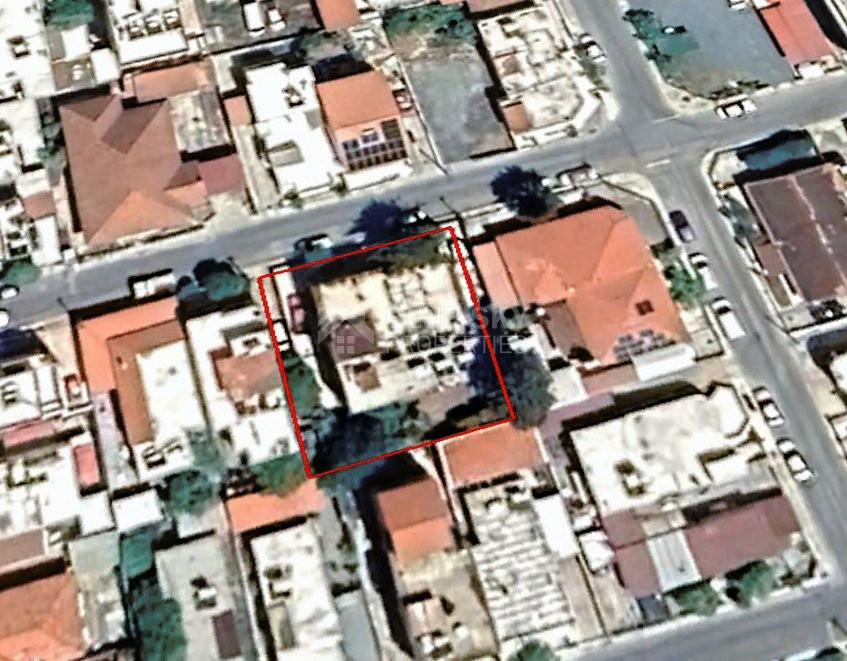 Residential Building for Sale in Kapsalos: Ideal for Development