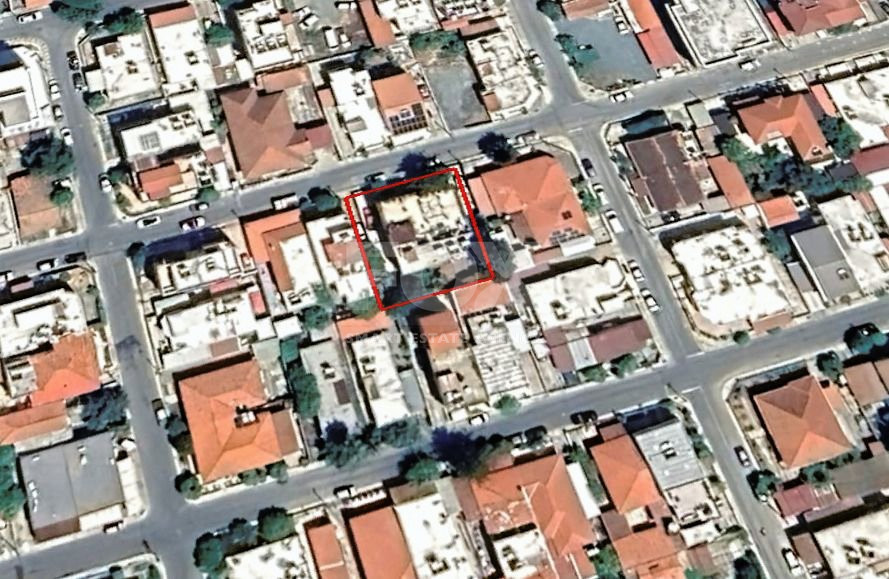 Residential Building for Sale in Kapsalos: Ideal for Development