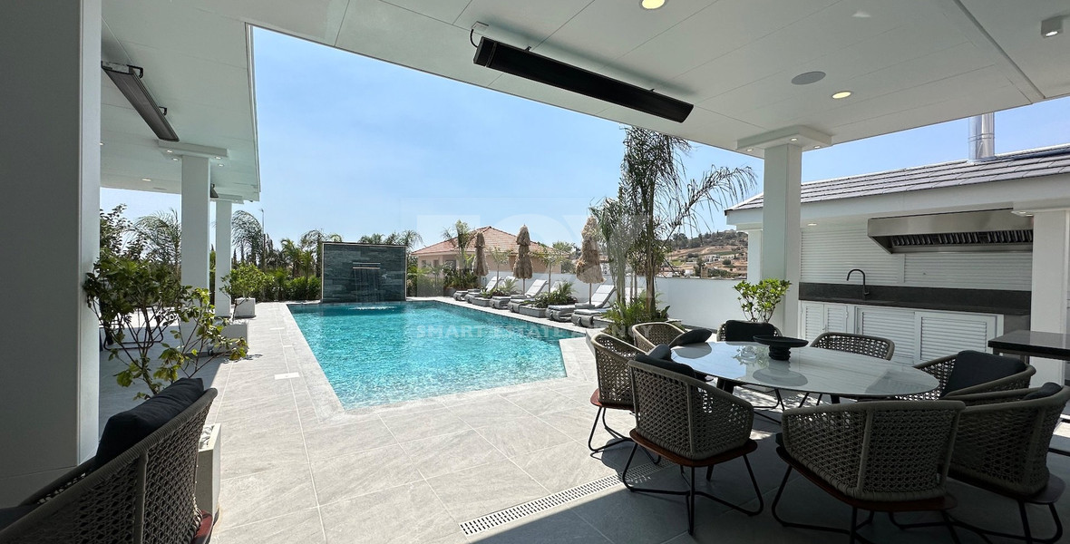 Luxury furnished four bedroom Detached Bungalow with landscaped gardens and large swimming pool for rent in Pareklissia