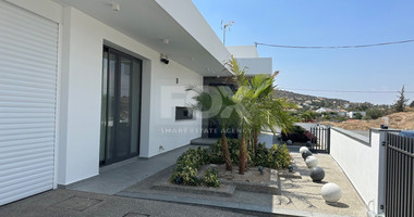 Luxury furnished four bedroom Detached Bungalow with landscaped gardens and large swimming pool for rent in Pareklissia