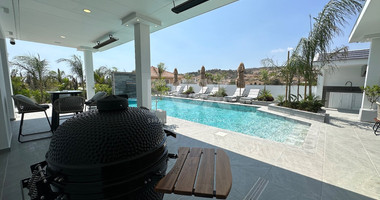 Luxury furnished four bedroom Detached Bungalow with landscaped gardens and large swimming pool for rent in Pareklissia