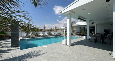 Luxury furnished four bedroom Detached Bungalow with landscaped gardens and large swimming pool for rent in Pareklissia