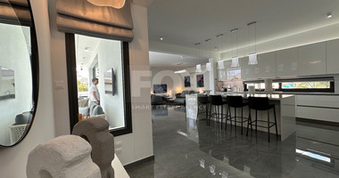 Luxury furnished four bedroom Detached Bungalow with landscaped gardens and large swimming pool for rent in Pareklissia