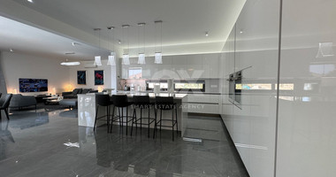 Luxury furnished four bedroom Detached Bungalow with landscaped gardens and large swimming pool for rent in Pareklissia