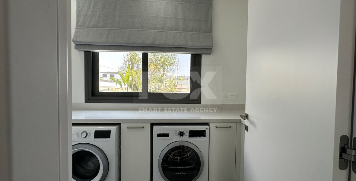 Luxury furnished four bedroom Detached Bungalow with landscaped gardens and large swimming pool for rent in Pareklissia